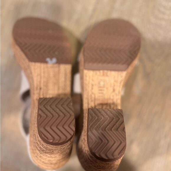 Cliffs by white mountain wedges/ sandals - Picture 7 of 7